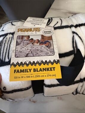 Peanuts Black and White Snoopy Roll-Up Plush Blanket
